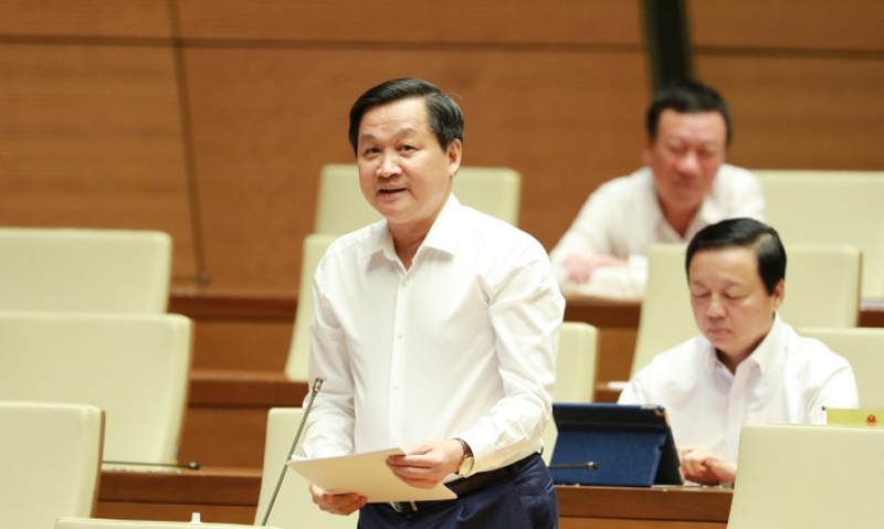 Phó Thủ tướng Chính phủ Lê Minh Khái báo cáo giải trình làm rõ vấn đề đại biểu quan tâm
