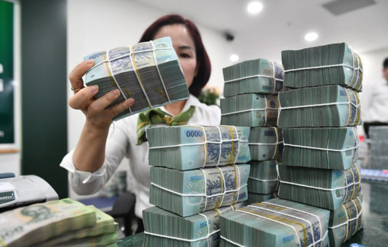 Nguồn vốn tín dụng ngân hàng tại Việt Nam vẫn rất giới hạn, lãi suất huy động và cho vay tiếp tục được duy trì ở mức khá cao, gây khó khăn cho nền kinh tế (ảnh minh hoạ)