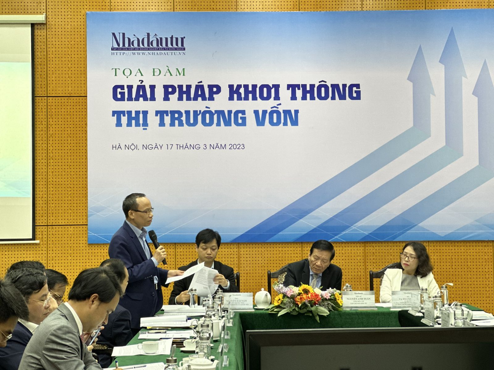Theo TS. Cấn Văn Lực, để phát triển, lành mạnh hóa thị trường TPDN Việt Nam, cần quyết liệt xử lý nhanh chóng, dứt điểm, nghiêm minh những vi phạm về phát hành trái phiếu doanh nghiệp. Ảnh: Diễm Ngọc